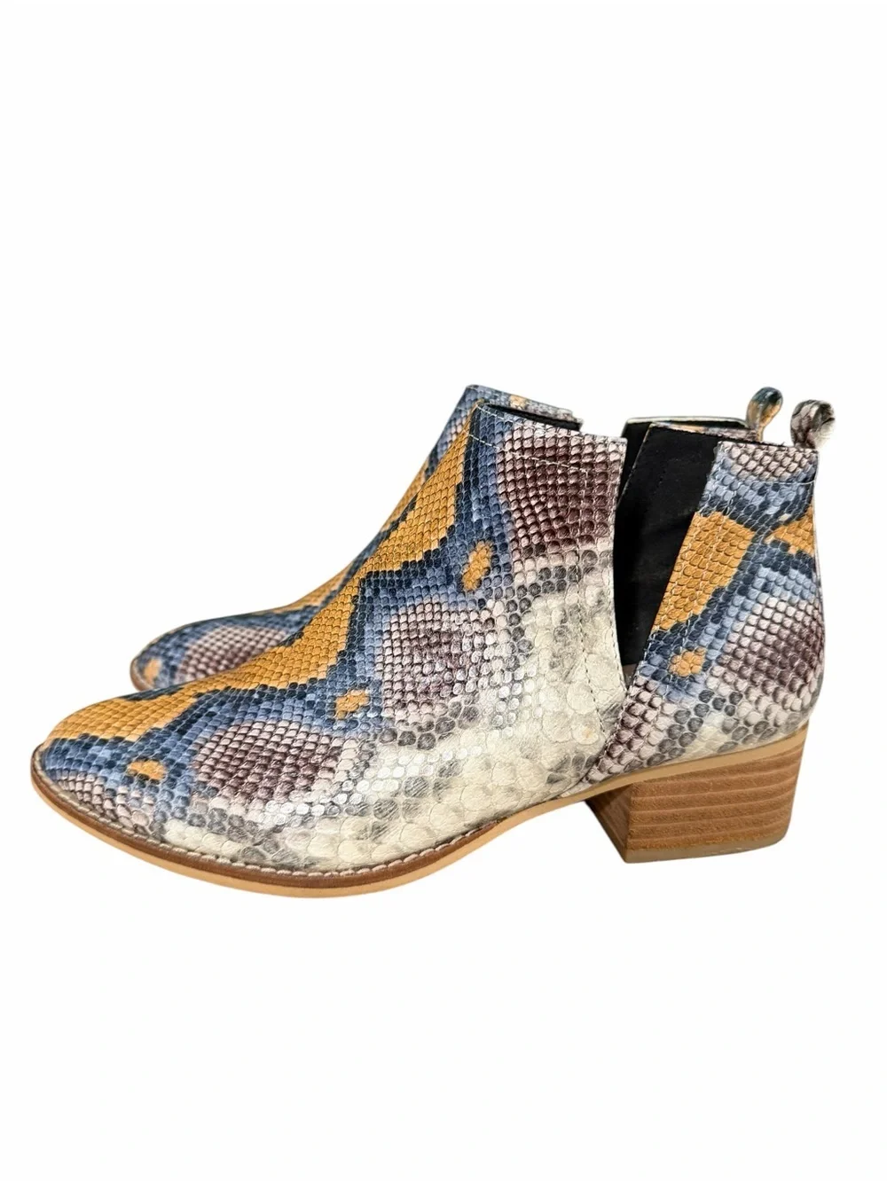 ARider Girl Avery Faux Snakeskin Ankle Boots V-cutout Stacked Block Heel 8.5